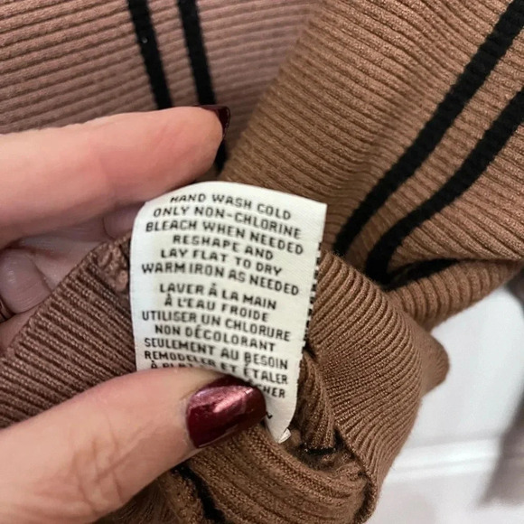 Magaschoni Sweater Size Small finale price - Picture 10 of 12